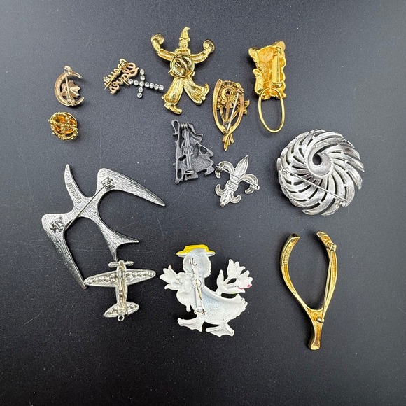 Vintage Brooch Lot Signed Trifari Sarah Coventry Bird‎ Airplane Cat Clown - Picture 2 of 16